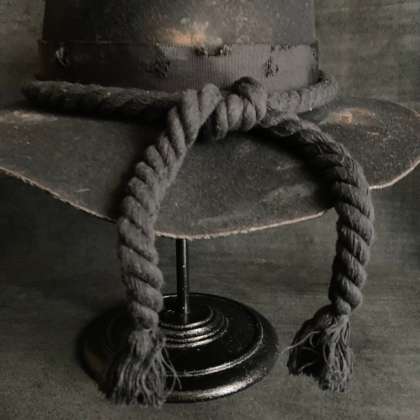 Rope down deface fedora hat