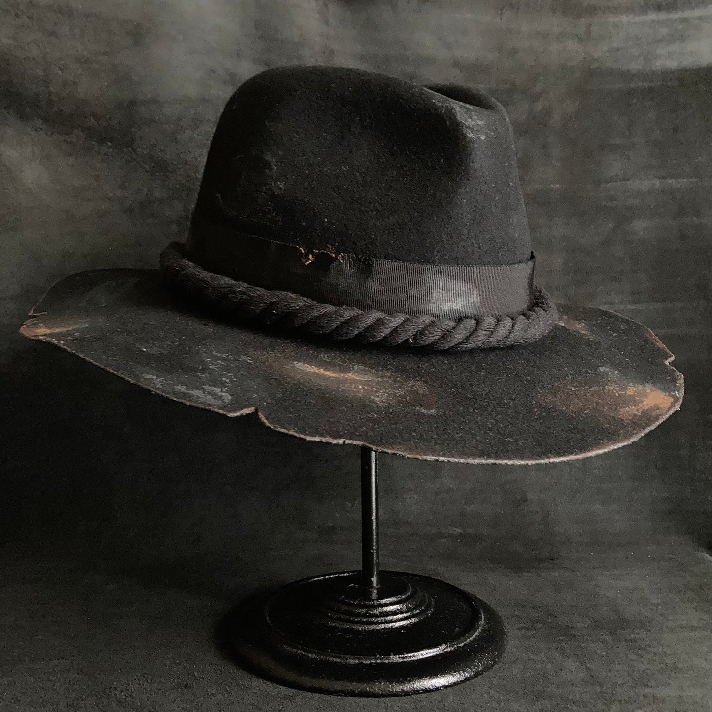 Rope down deface fedora hat