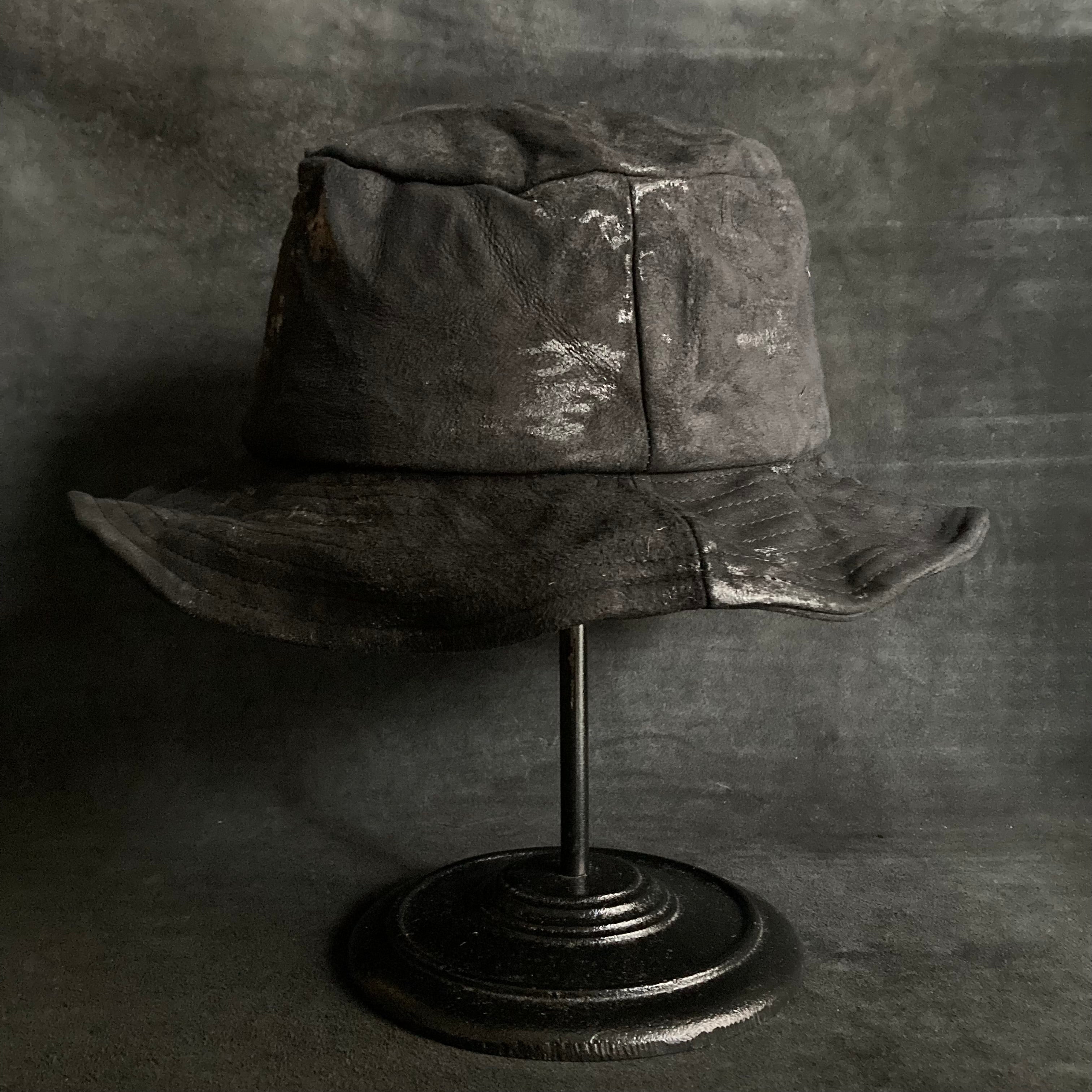 Washed back leather bucket hat – triangles hat