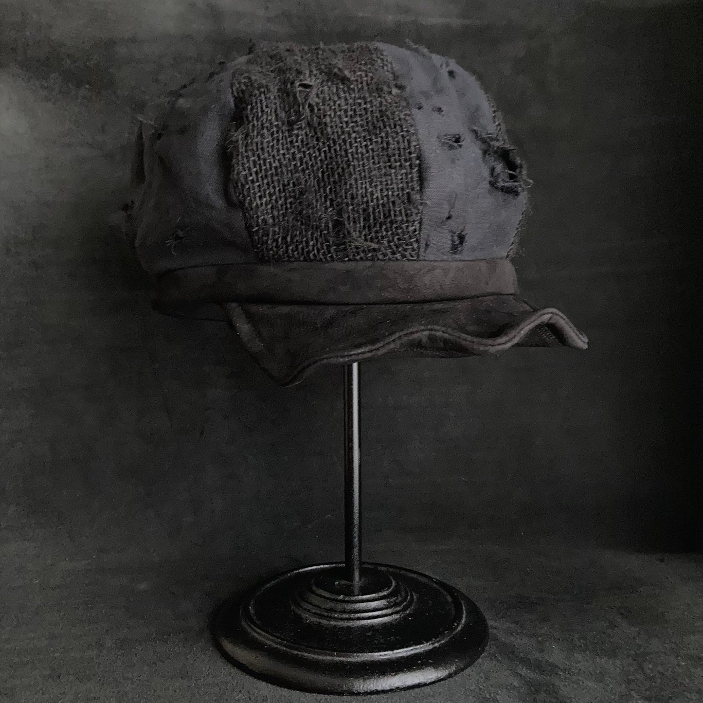 Black jute damage  casquette