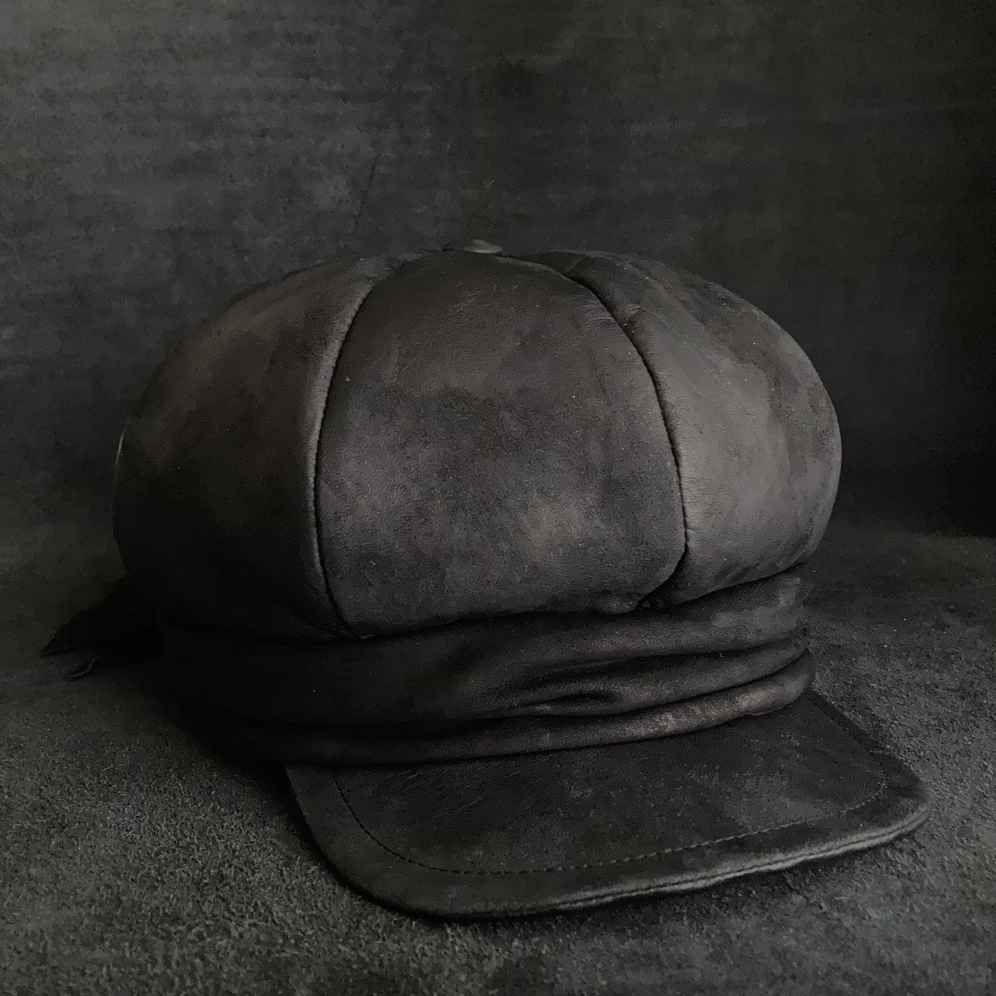 Rub black leather martial casquette