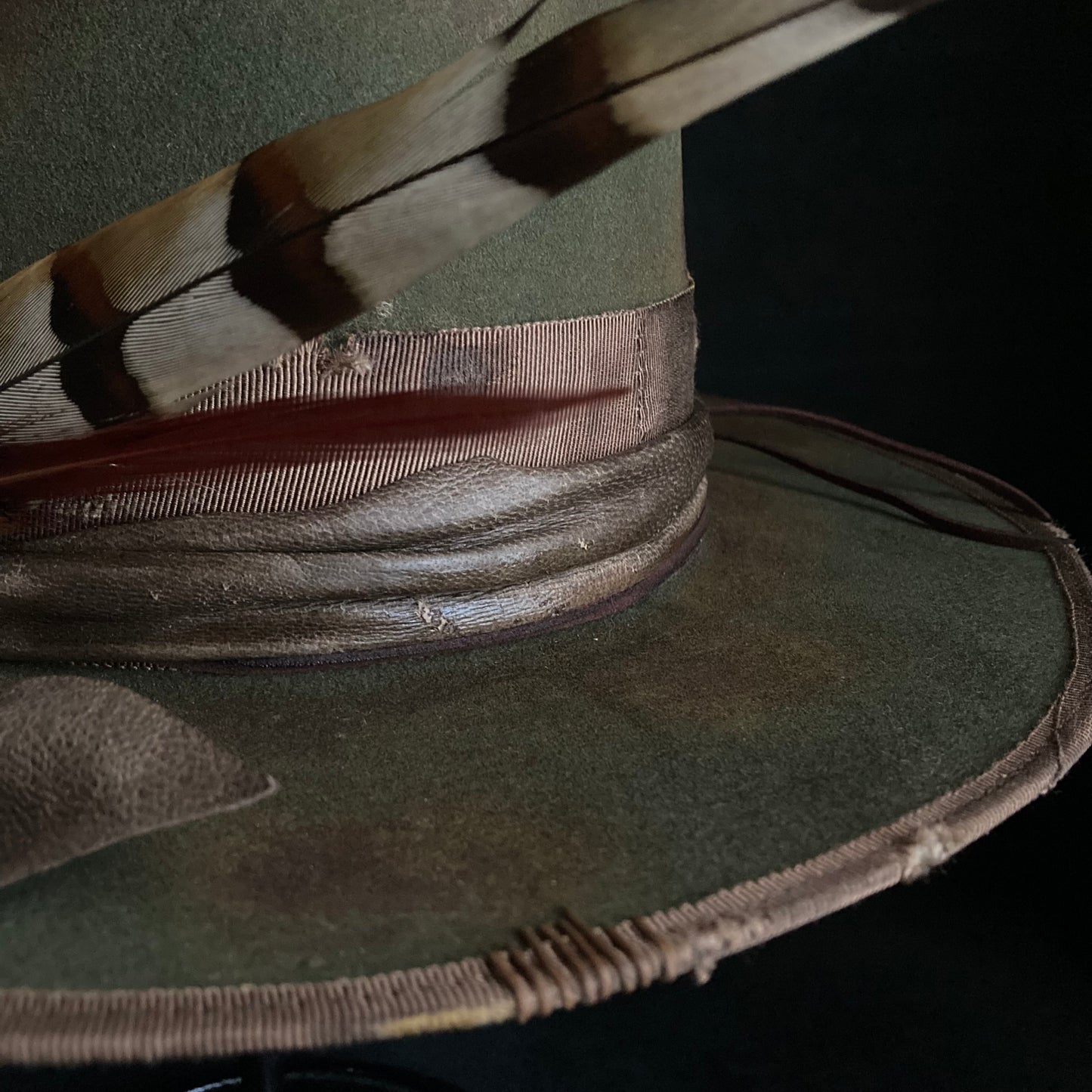 Burned bitter khaki western hat