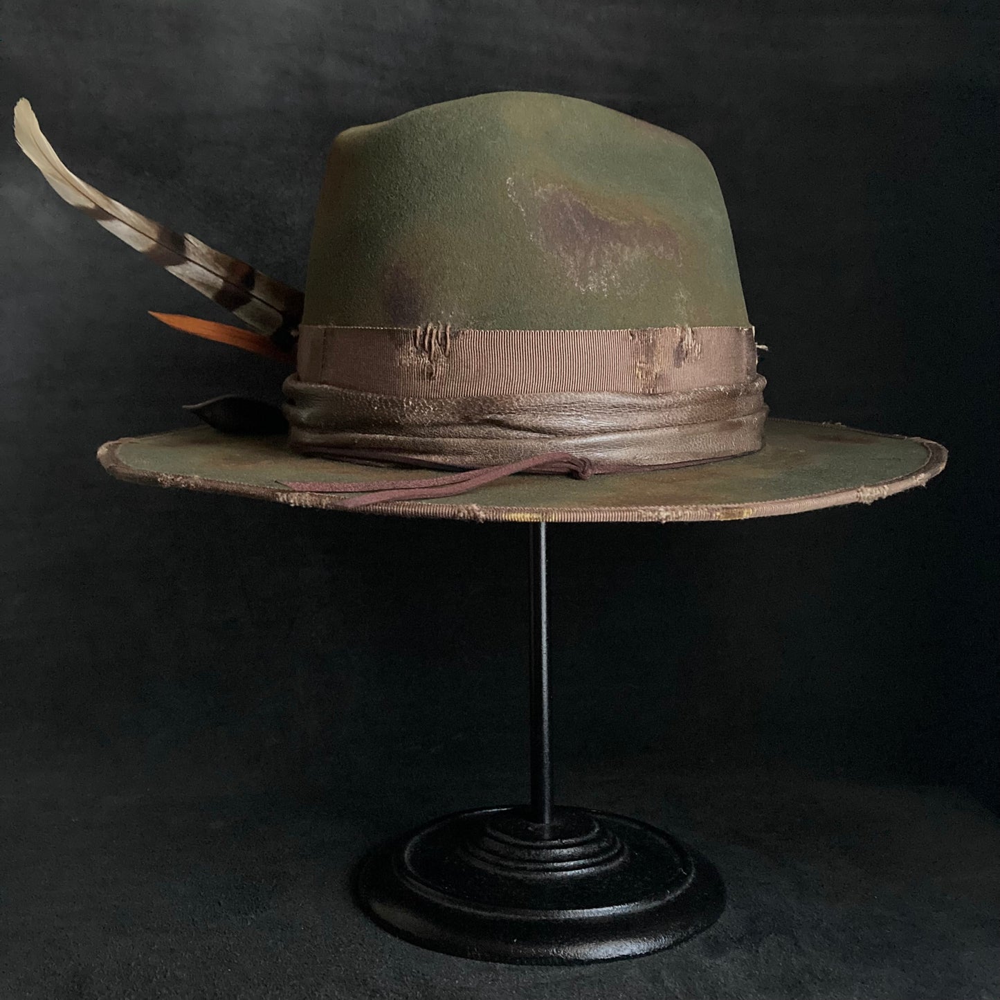 Burned bitter khaki western hat