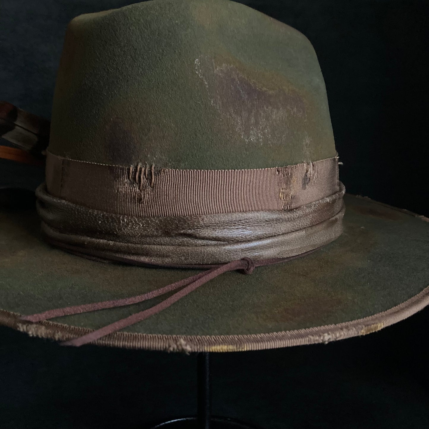 Burned bitter khaki western hat