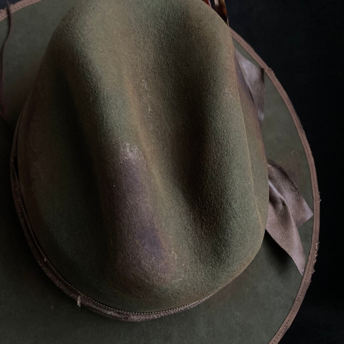 Burned bitter khaki western hat