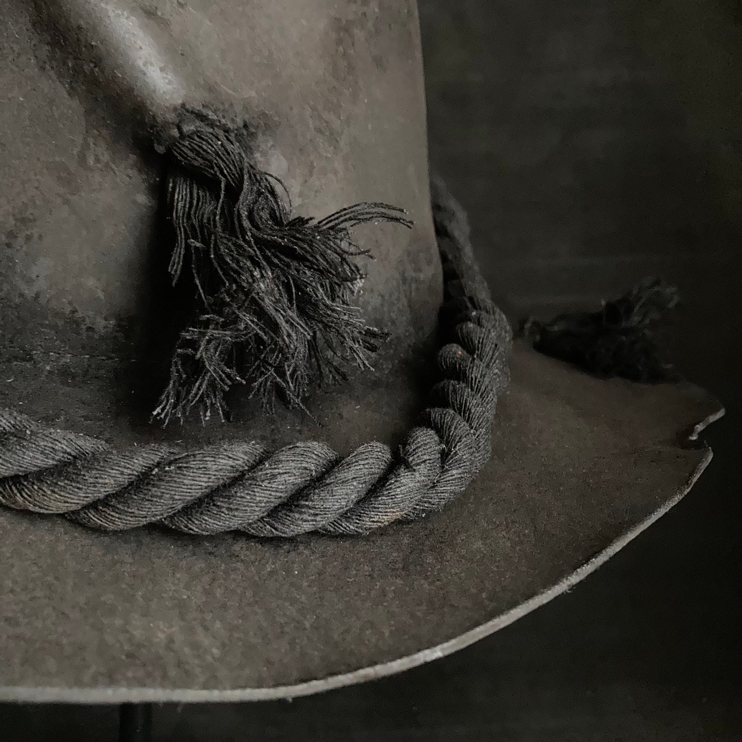 Black rope embedded fedora hat