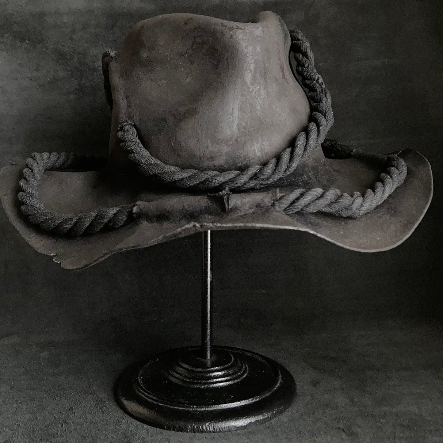 Black rope embedded fedora hat