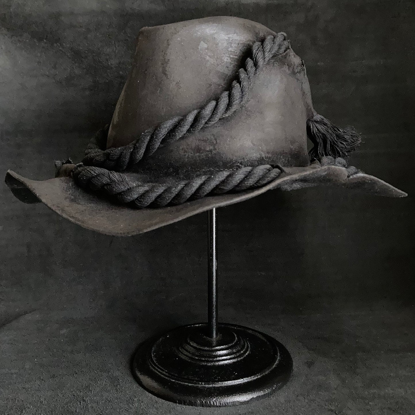 Black rope embedded fedora hat