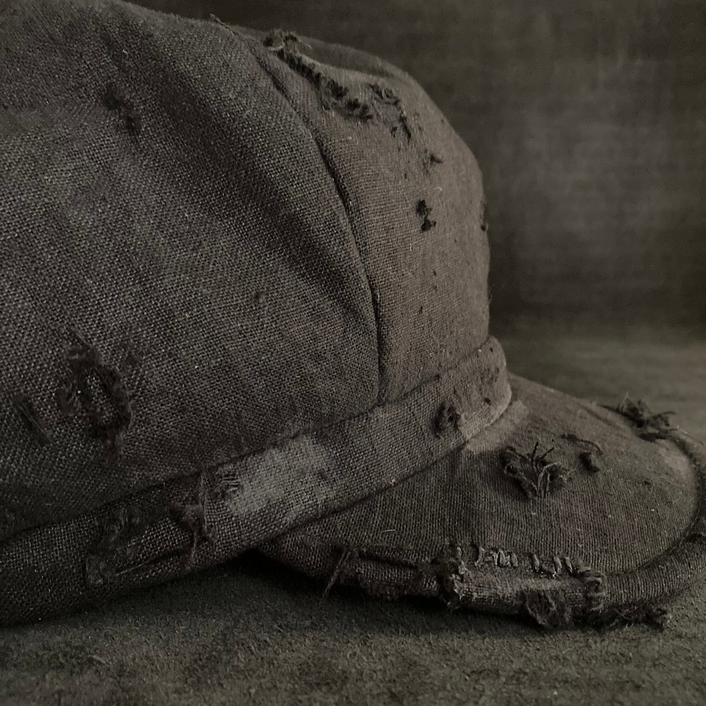 Black linen damage patchwork casquette (brim core)