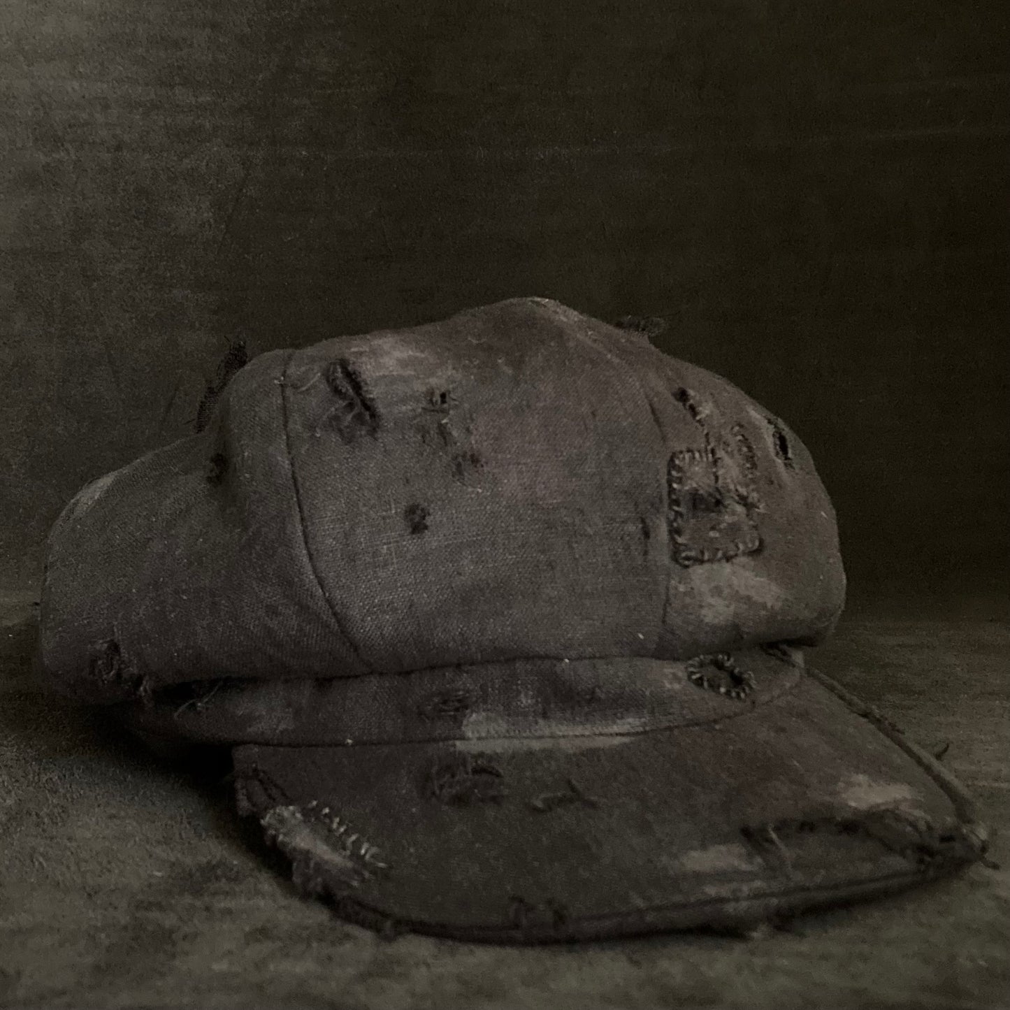 Black linen damage patchwork casquette (brim core)