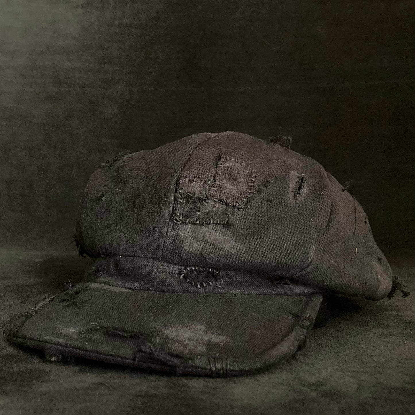 Black linen damage patchwork casquette (brim core)