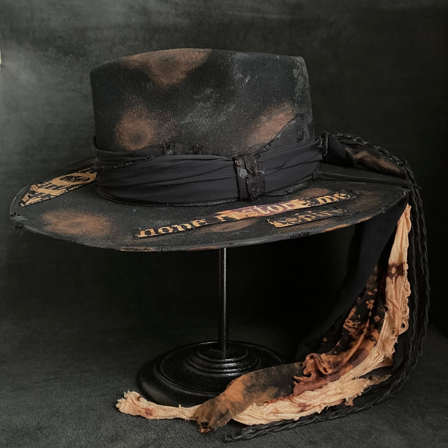 [ Takamiya Shohei × triangles hat ] Dangle spell burned black fedora hat