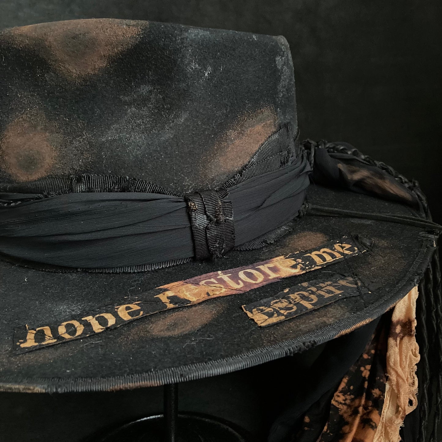 [ Takamiya Shohei × triangles hat ] Dangle spell burned black fedora hat