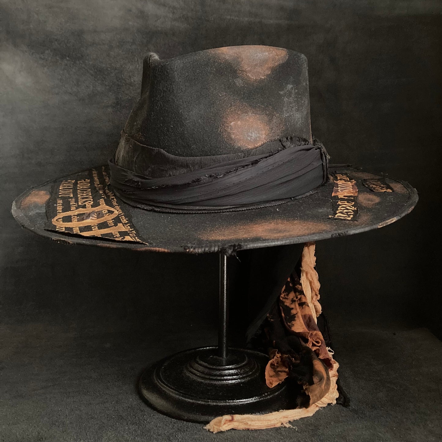 [ Takamiya Shohei × triangles hat ] Dangle spell burned black fedora hat