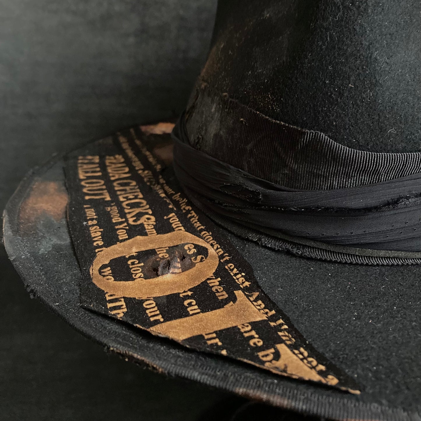 [ Takamiya Shohei × triangles hat ] Dangle spell burned black fedora hat