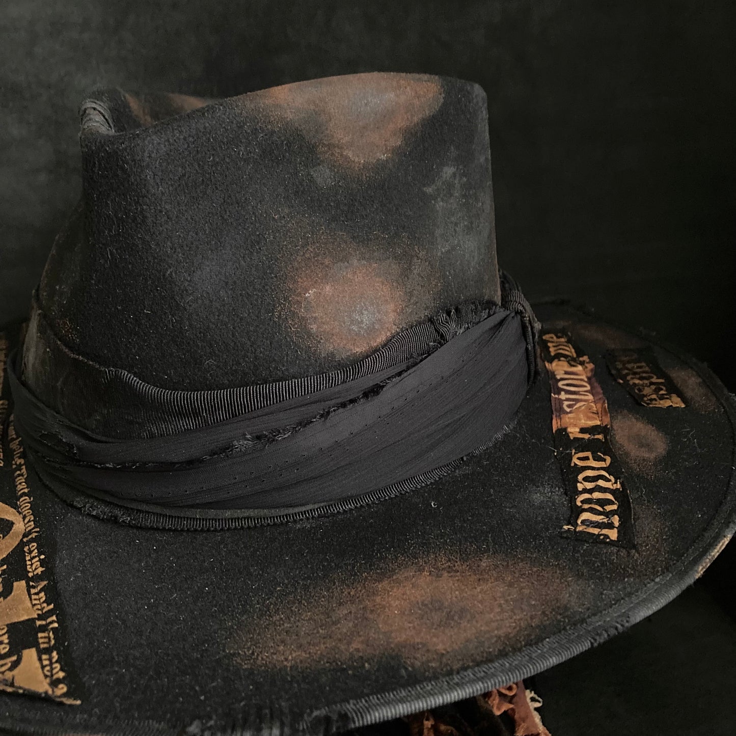 [ Takamiya Shohei × triangles hat ] Dangle spell burned black fedora hat