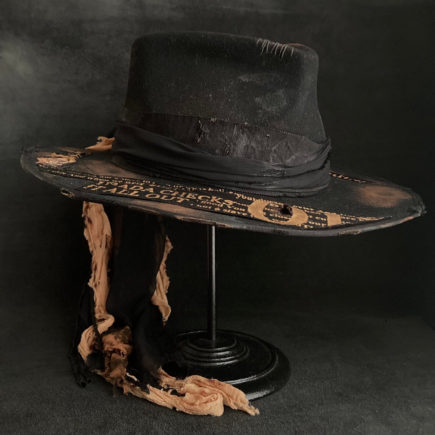 [ Takamiya Shohei × triangles hat ] Dangle spell burned black fedora hat