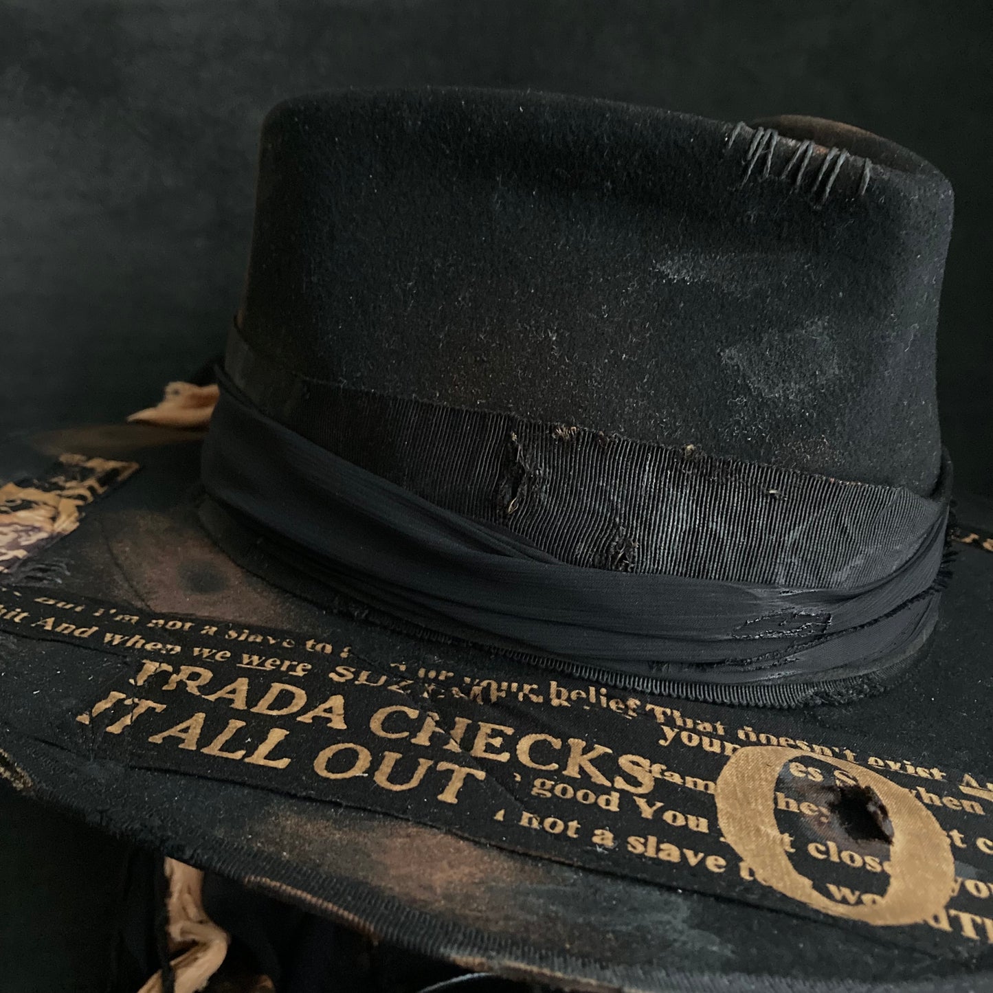 [ Takamiya Shohei × triangles hat ] Dangle spell burned black fedora hat