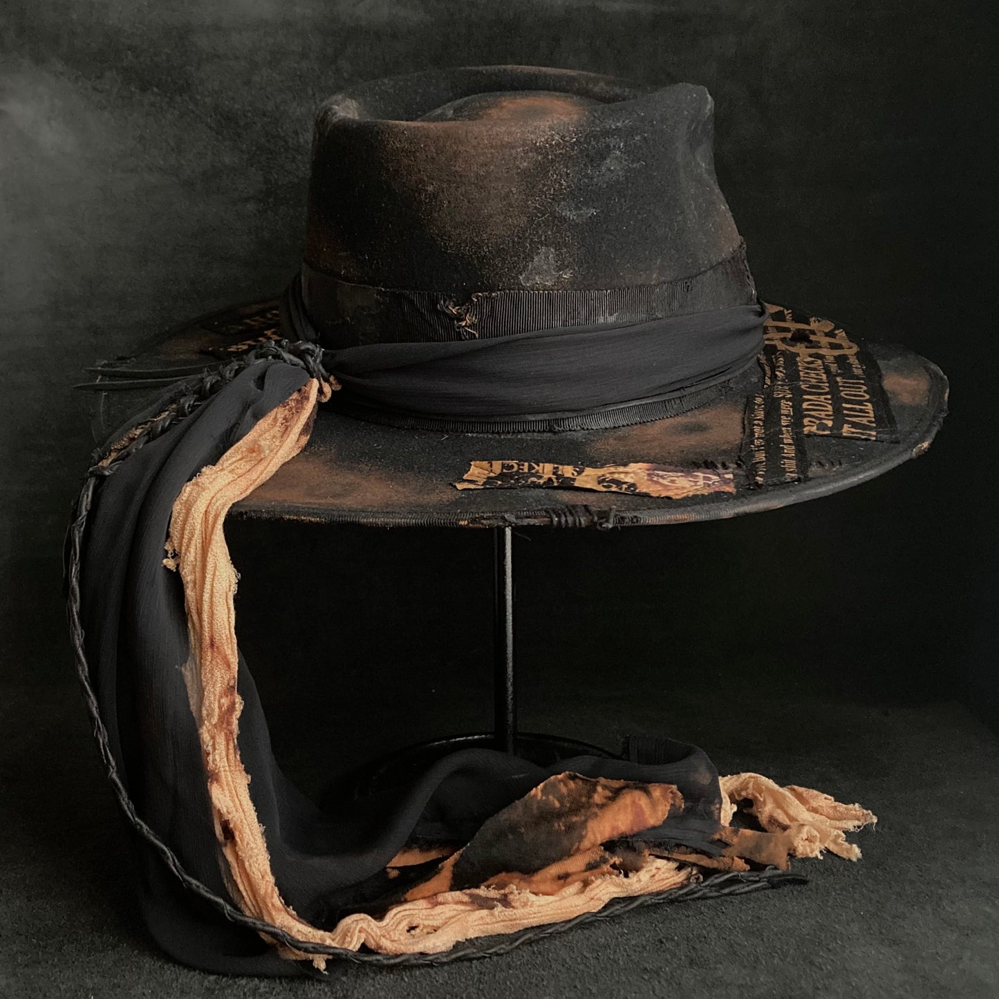 [ Takamiya Shohei × triangles hat ] Dangle spell burned black fedora hat
