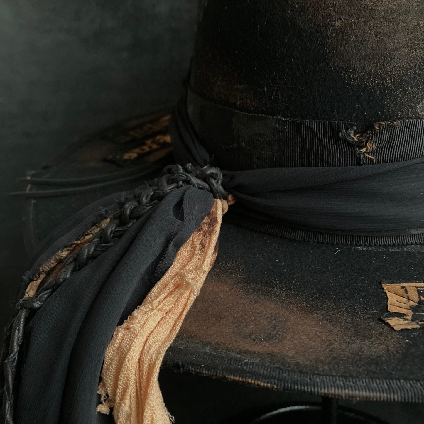 [ Takamiya Shohei × triangles hat ] Dangle spell burned black fedora hat
