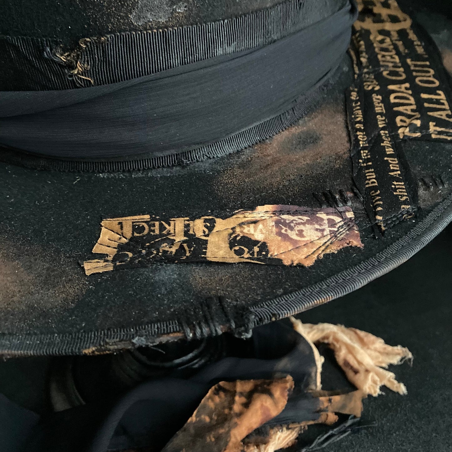 [ Takamiya Shohei × triangles hat ] Dangle spell burned black fedora hat