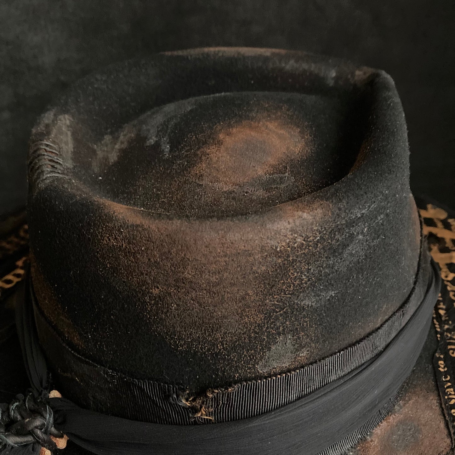 [ Takamiya Shohei × triangles hat ] Dangle spell burned black fedora hat