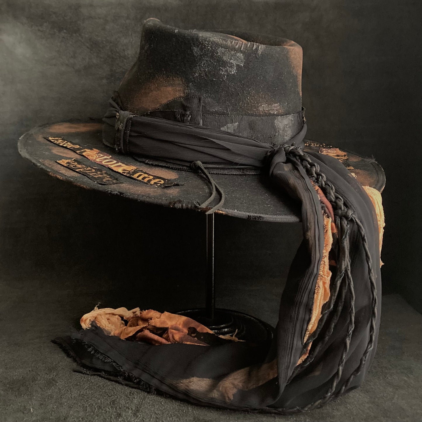 [ Takamiya Shohei × triangles hat ] Dangle spell burned black fedora hat