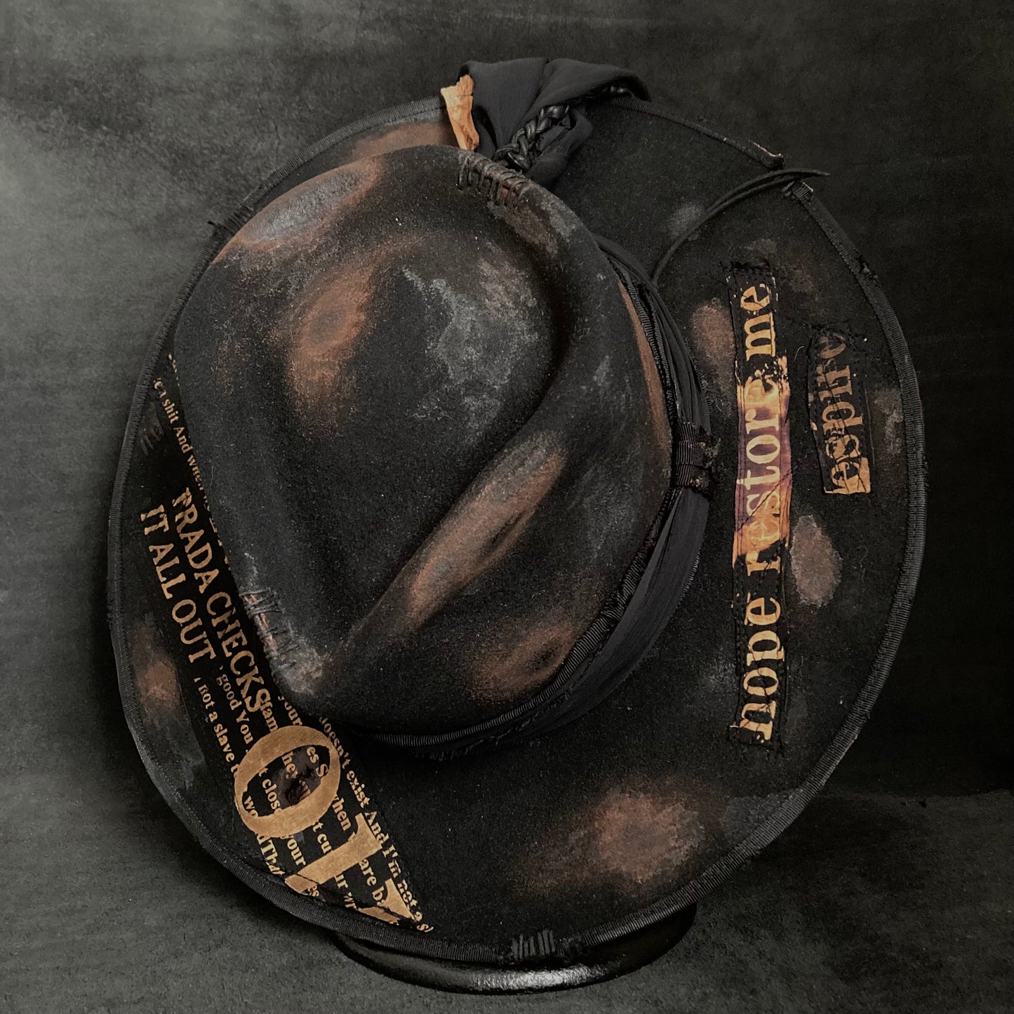 [ Takamiya Shohei × triangles hat ] Dangle spell burned black fedora hat
