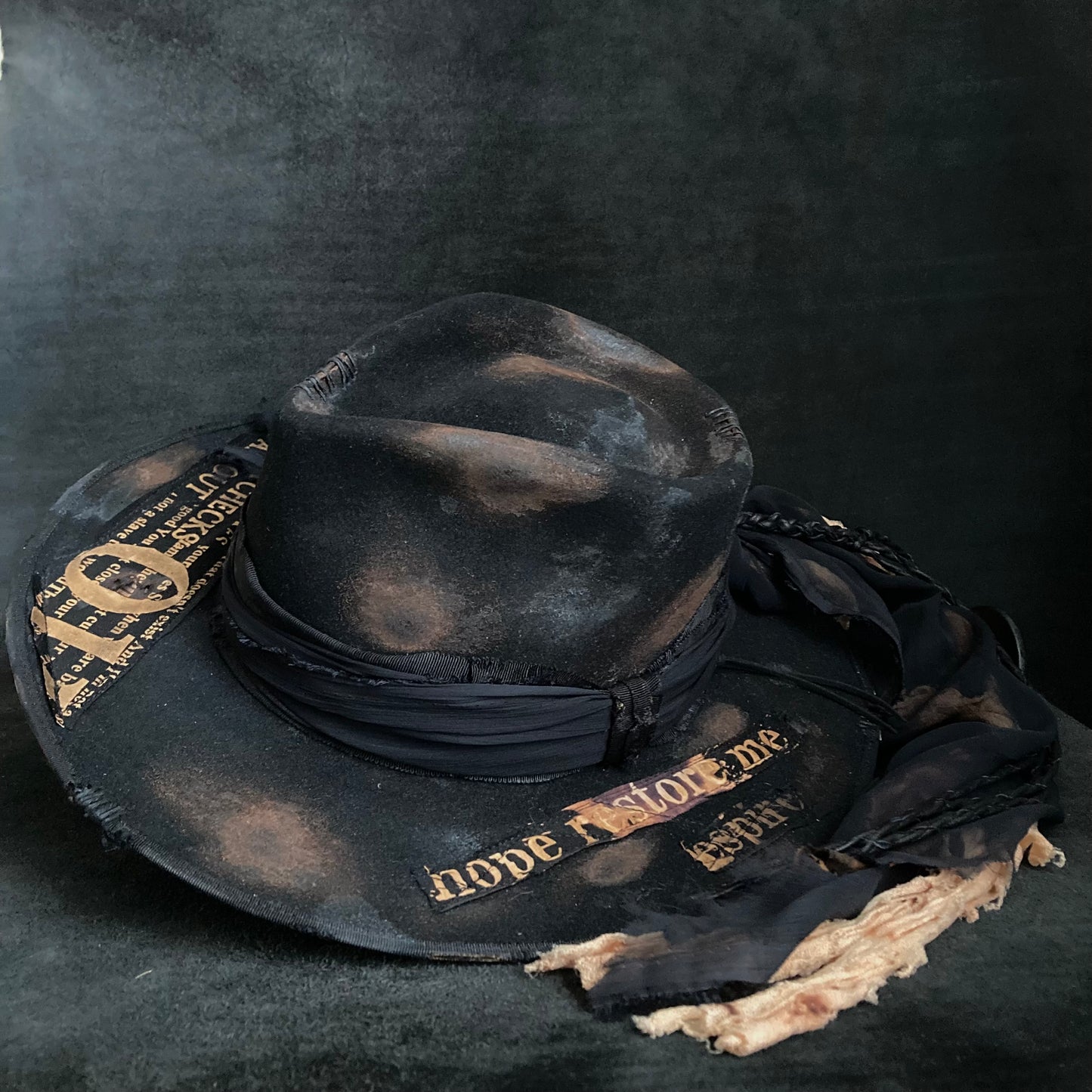 [ Takamiya Shohei × triangles hat ] Dangle spell burned black fedora hat