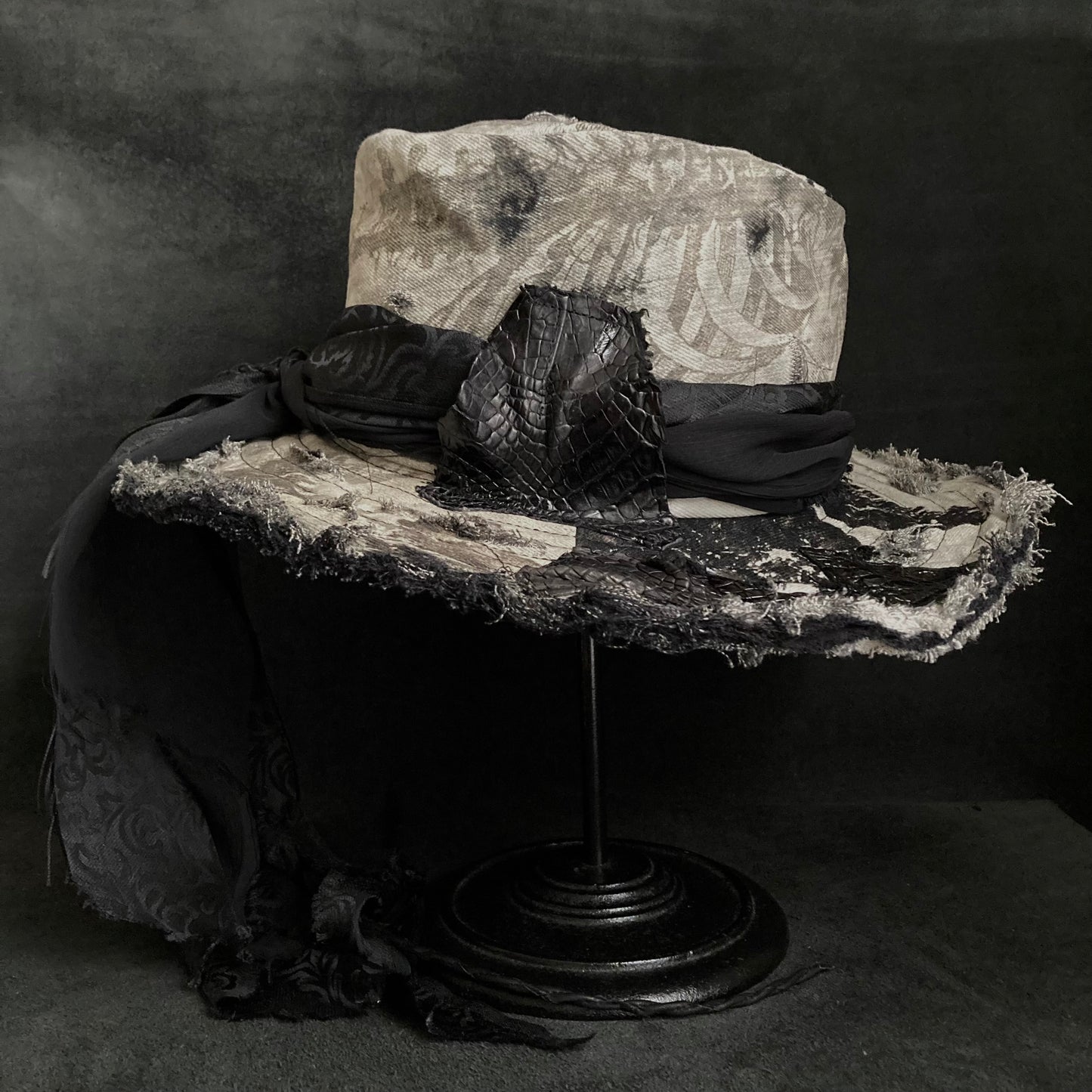 [ Takamiya Shohei × triangles hat ] Destroy skeleton denim fedora hat