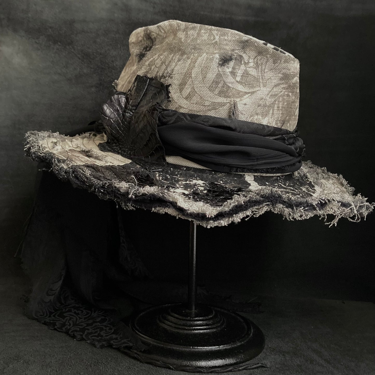 [ Takamiya Shohei × triangles hat ] Destroy skeleton denim fedora hat