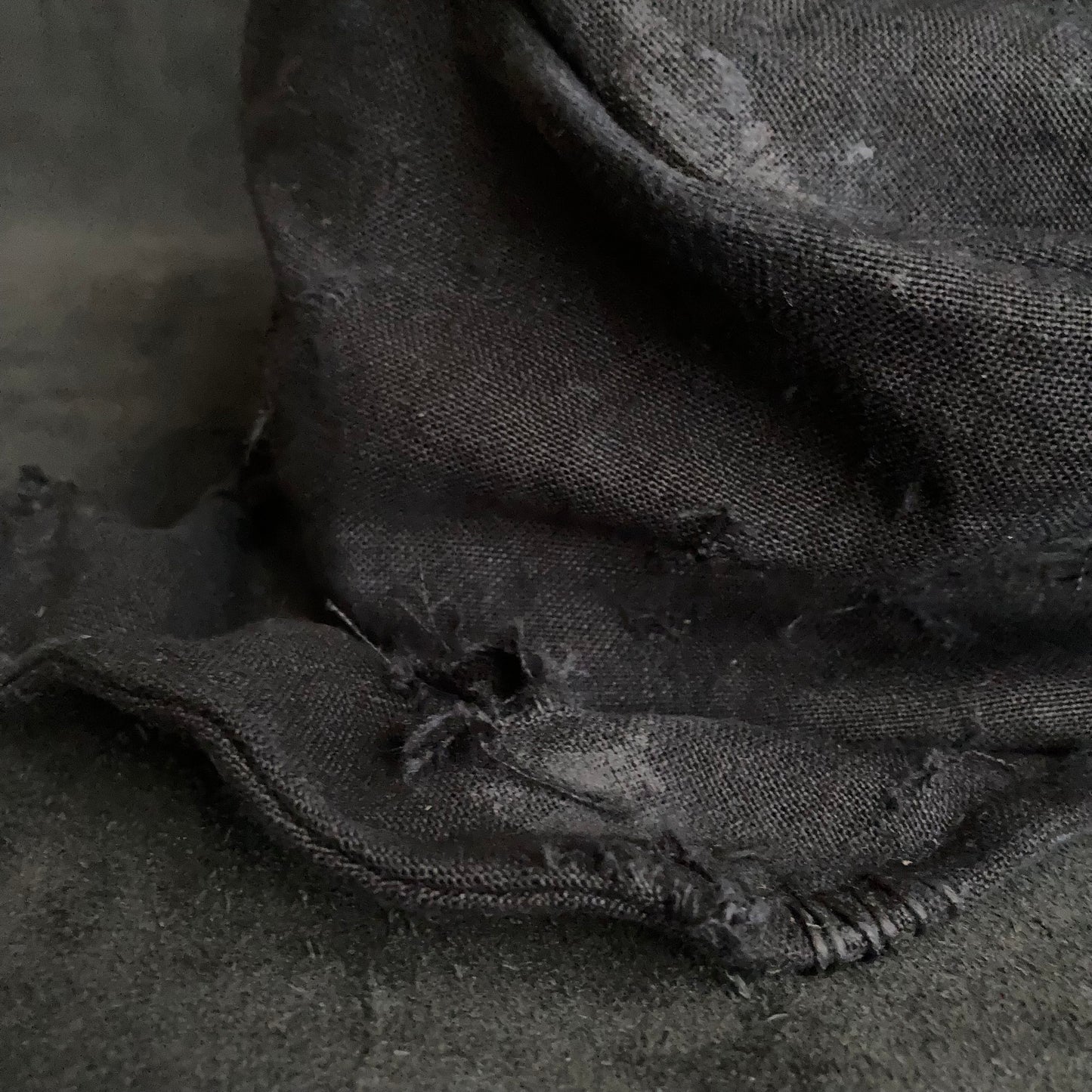 Black linen damage turn cap