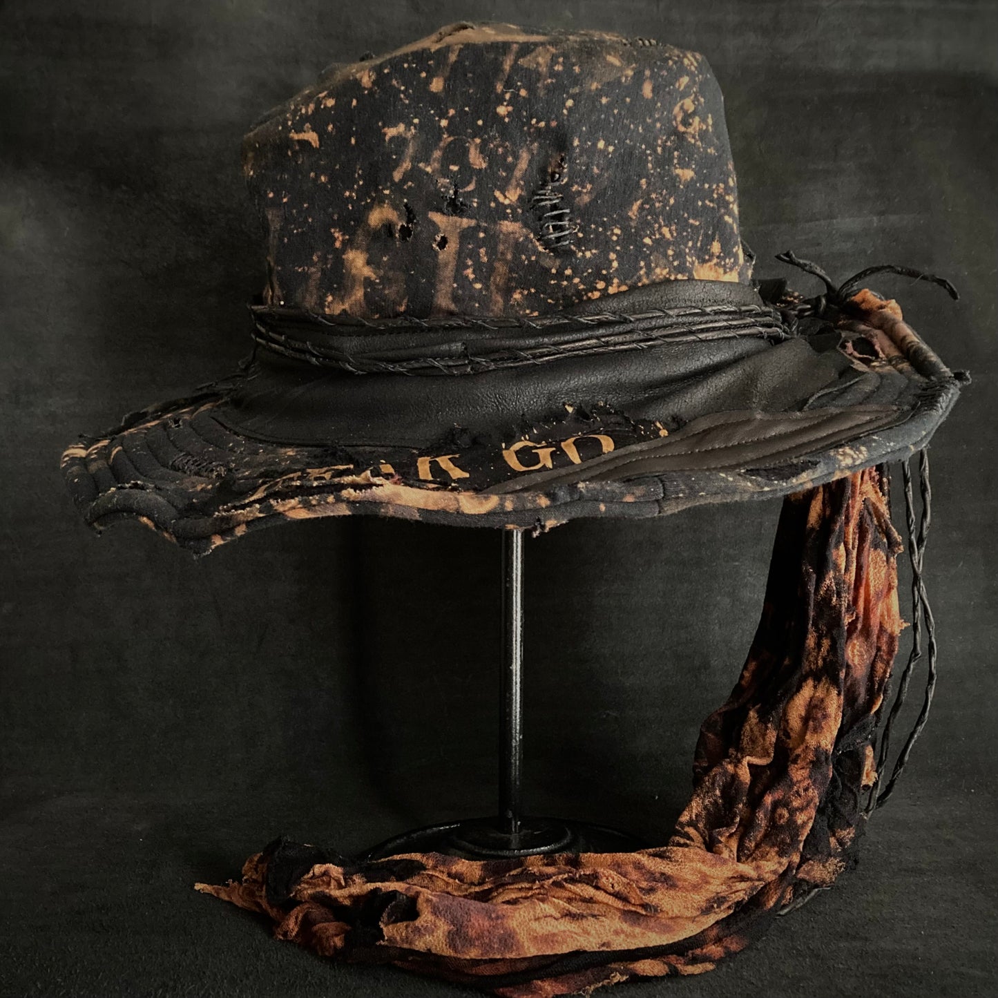 [ Takamiya Shohei × triangles hat ] Decadent bleached hat