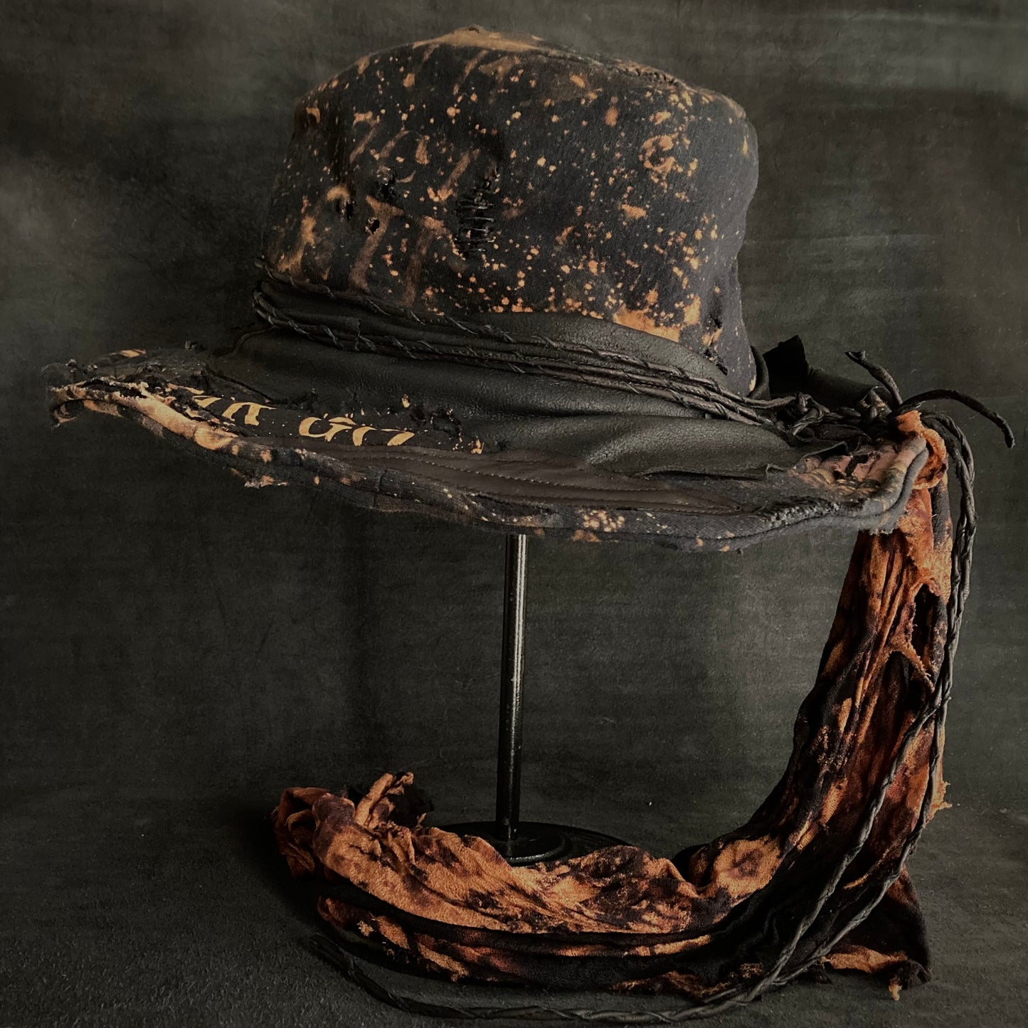 [ Takamiya Shohei × triangles hat ] Decadent bleached hat