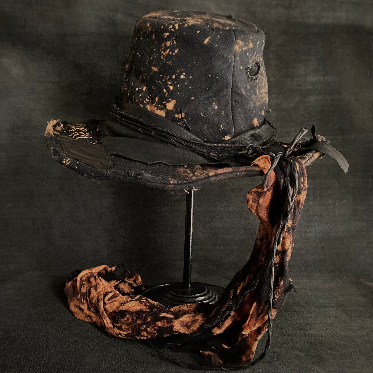 [ Takamiya Shohei × triangles hat ] Decadent bleached hat