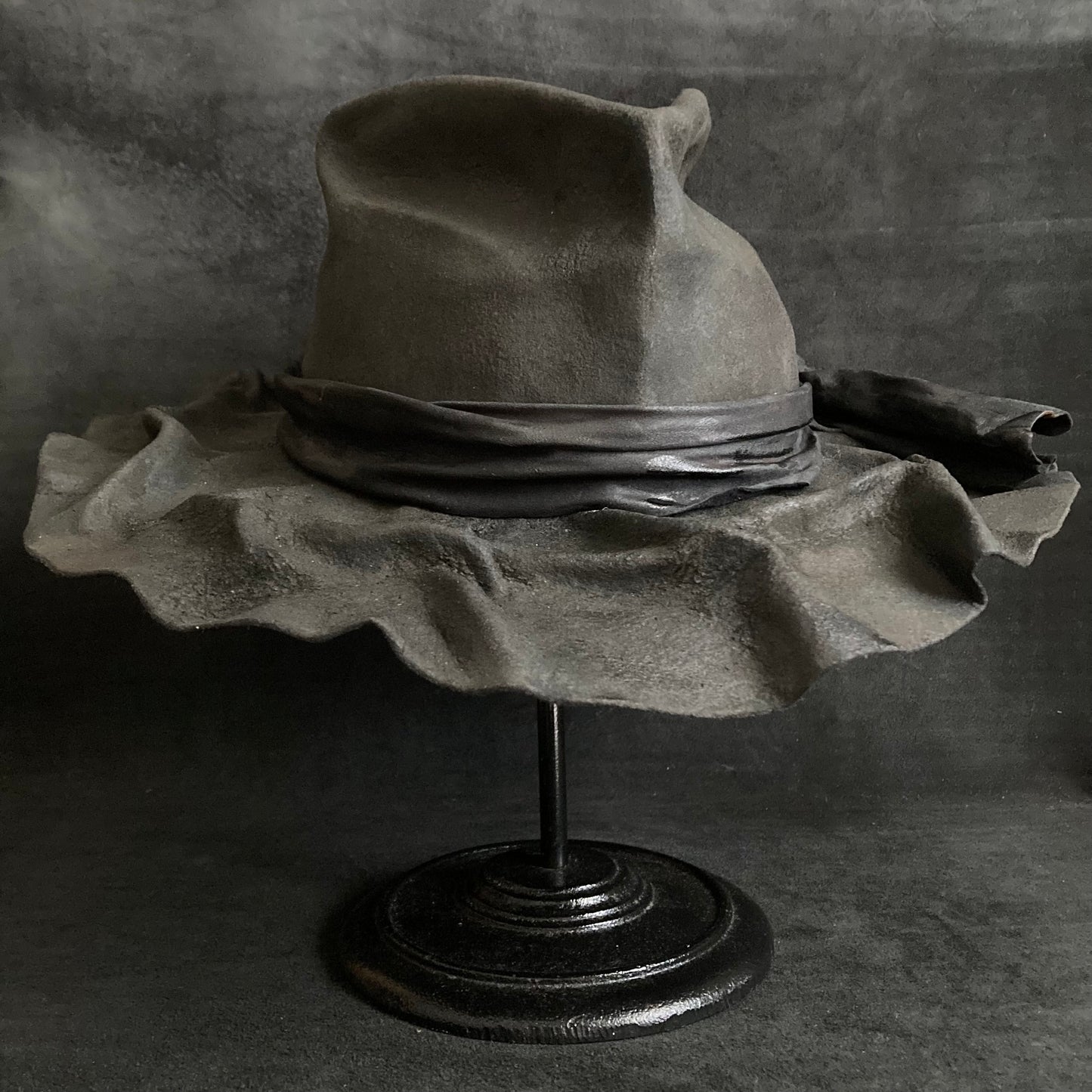 Charcoal wrinkle brim crush hat