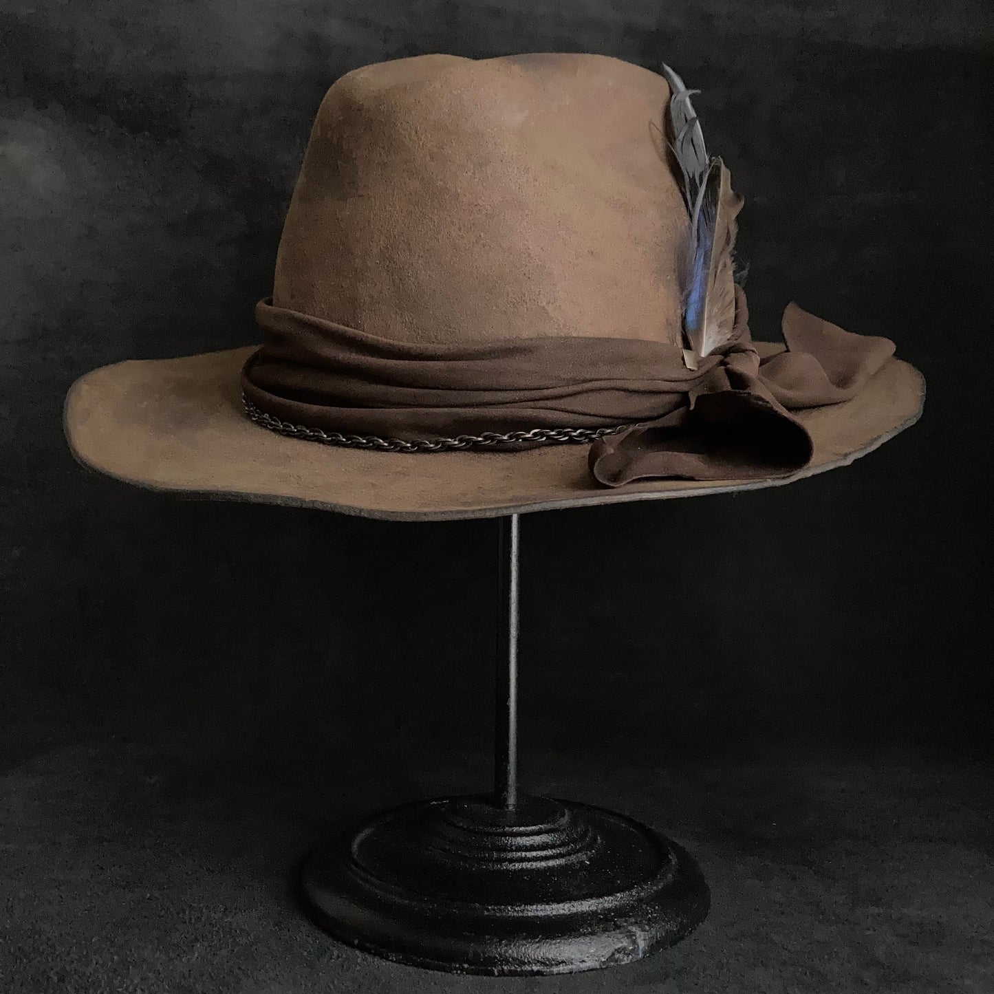 Burned camel chain western hat