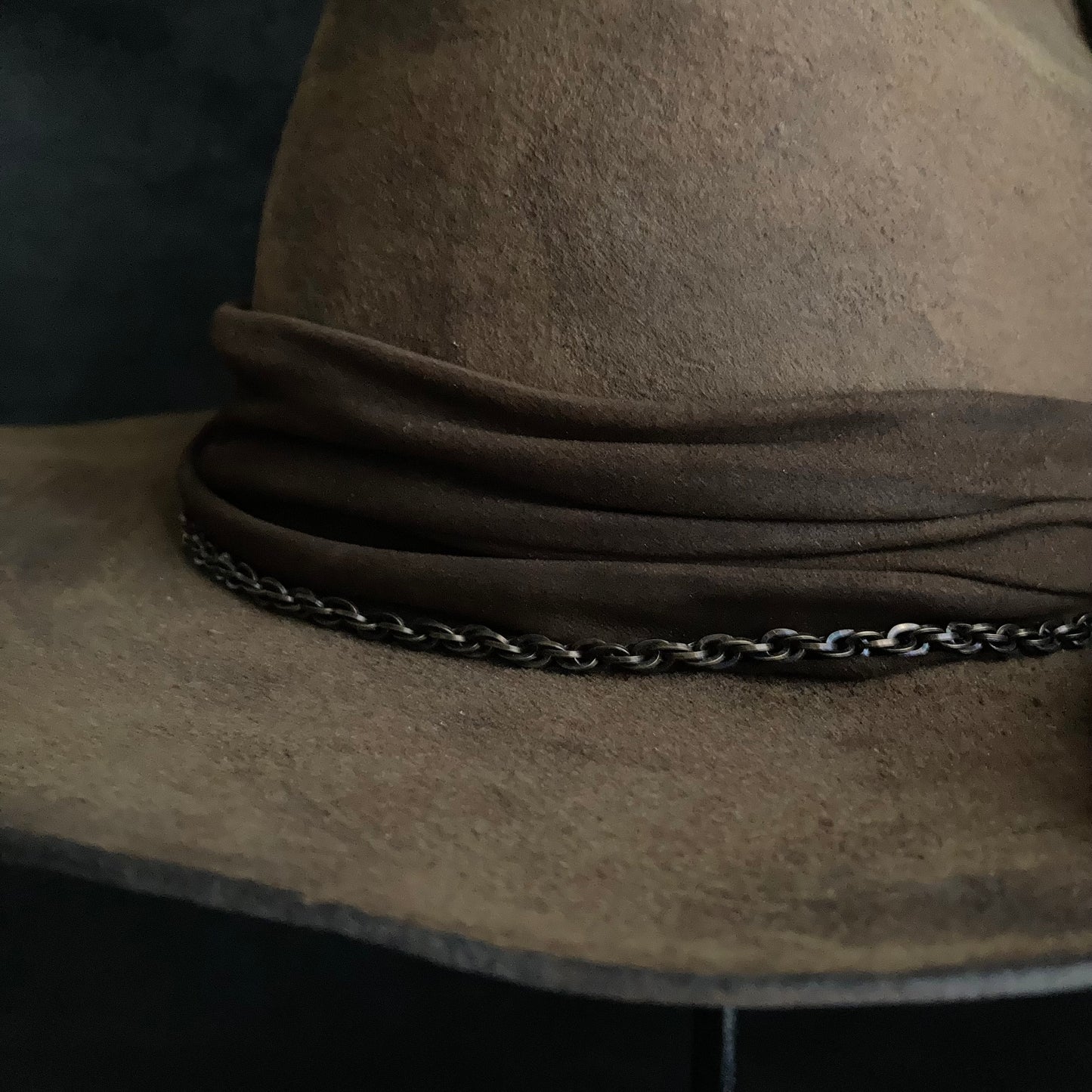 Burned camel chain western hat