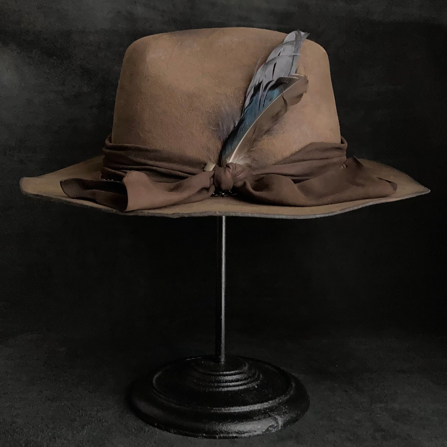 Burned camel chain western hat