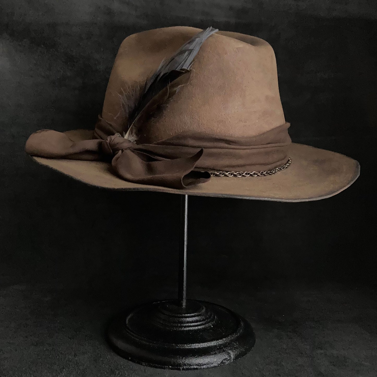 Burned camel chain western hat