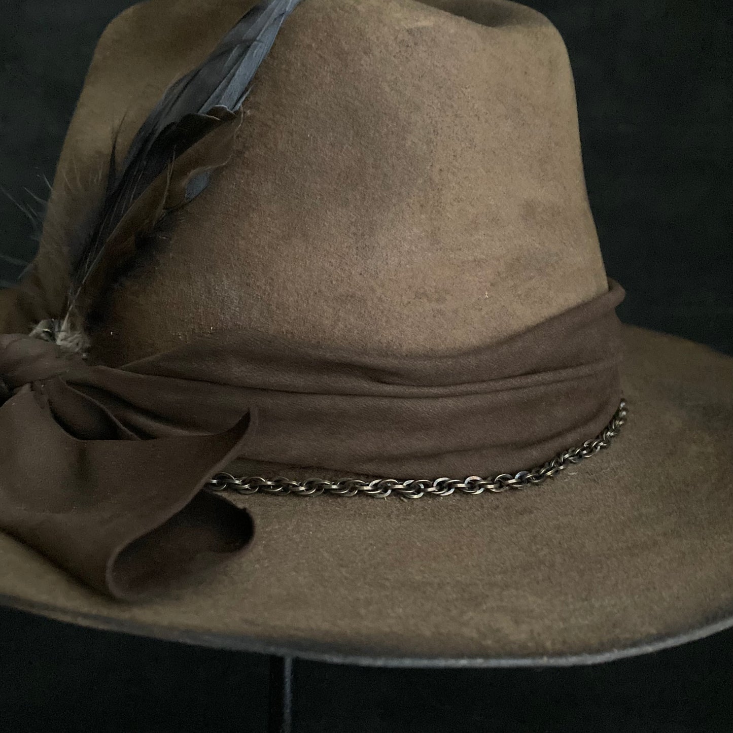 Burned camel chain western hat