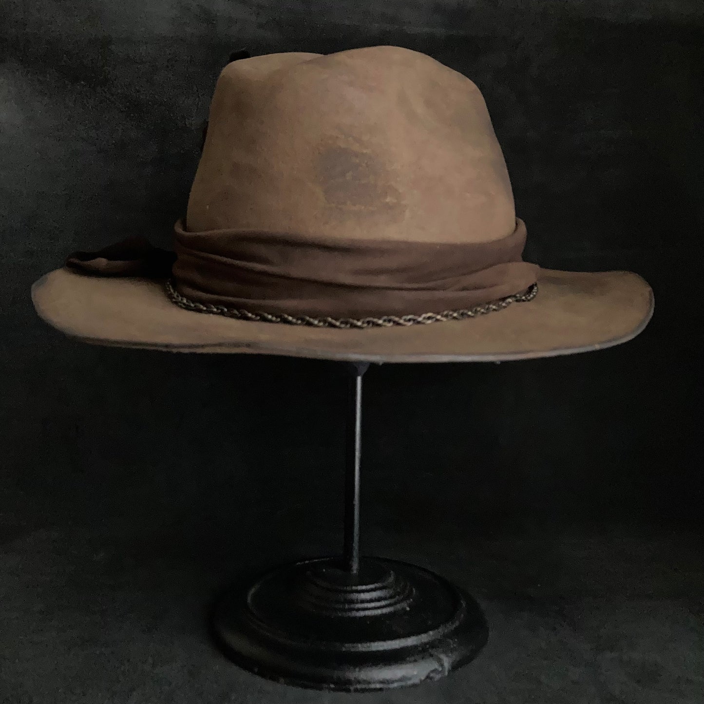 Burned camel chain western hat