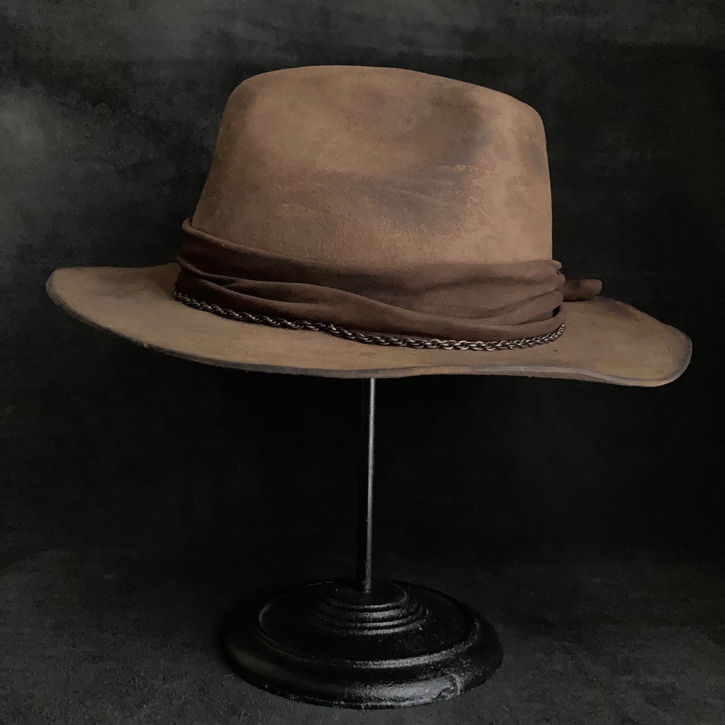 Burned camel chain western hat