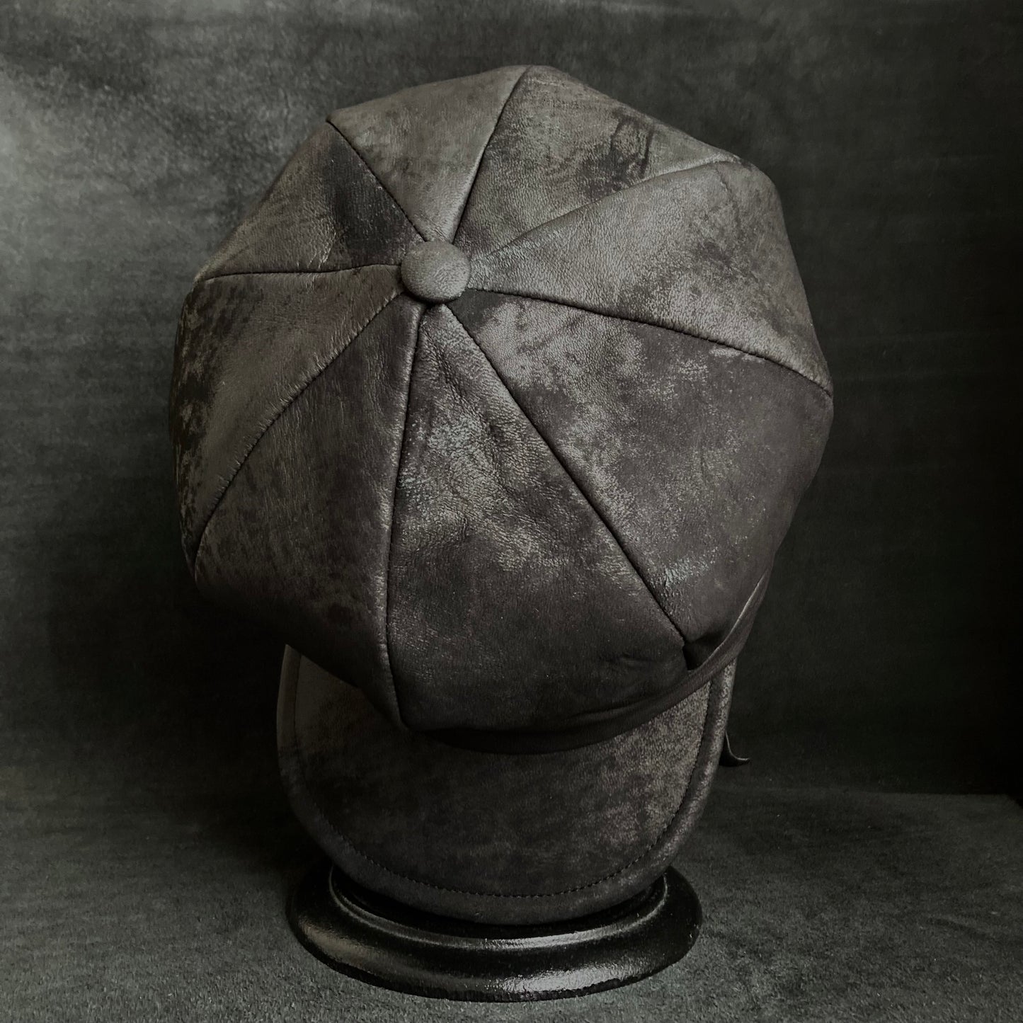 Rub black leather martial casquette