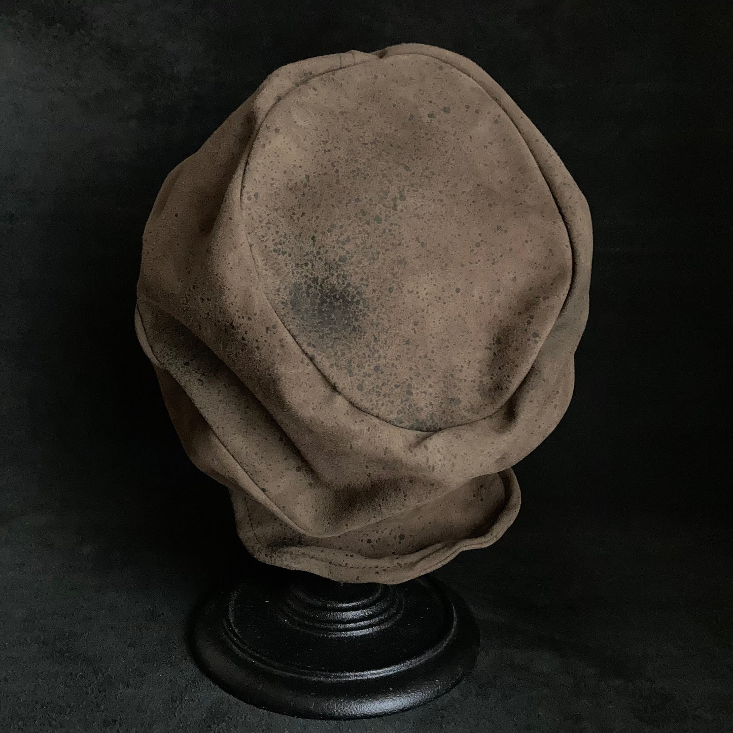 Scattered leather turn cap