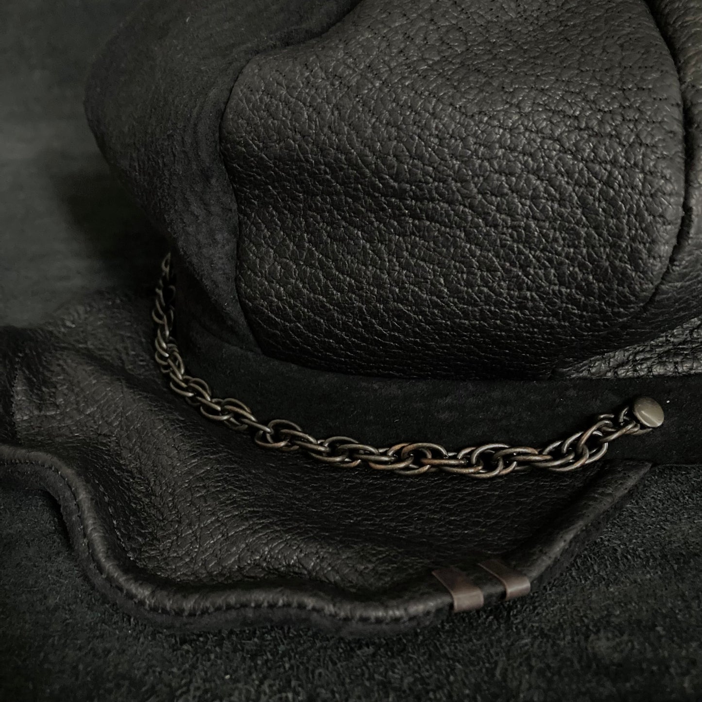 Peccary black mutual leather casquette