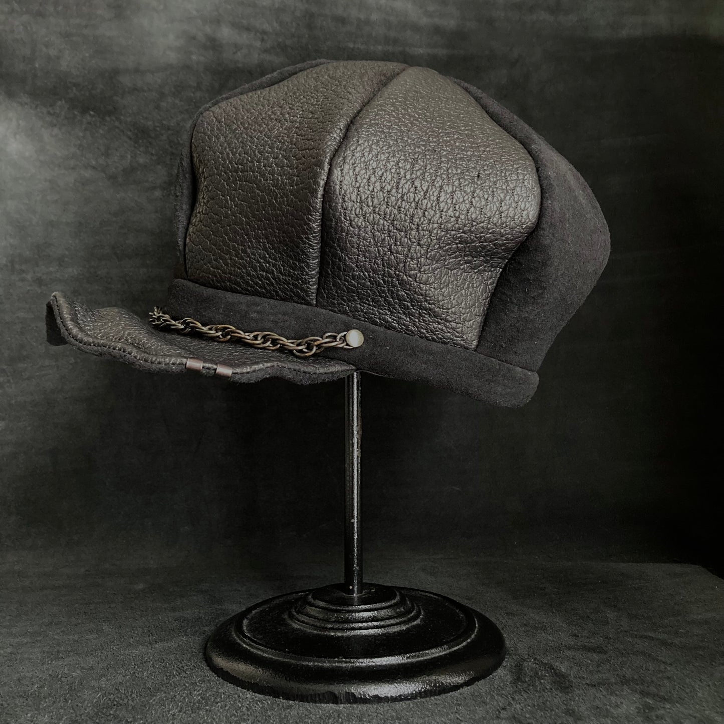 Peccary black mutual leather casquette
