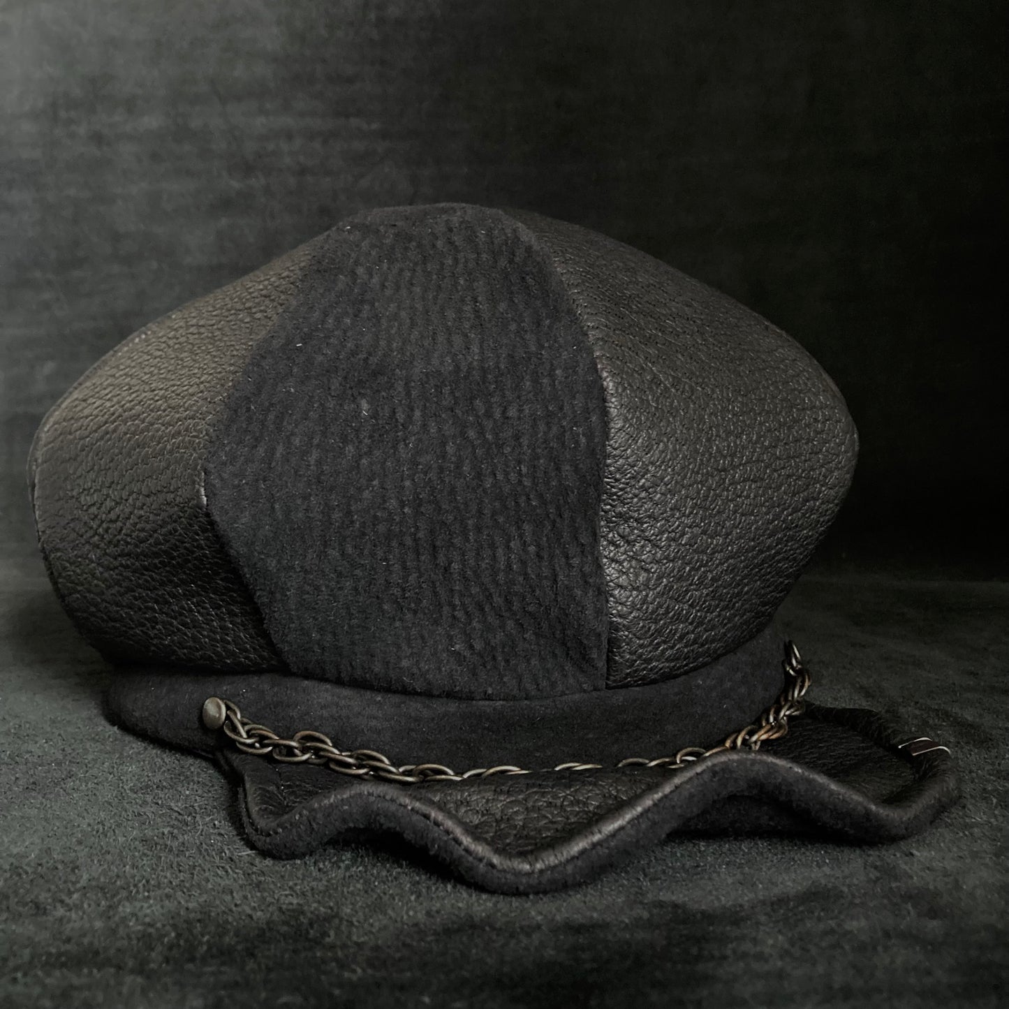 Peccary black mutual leather casquette