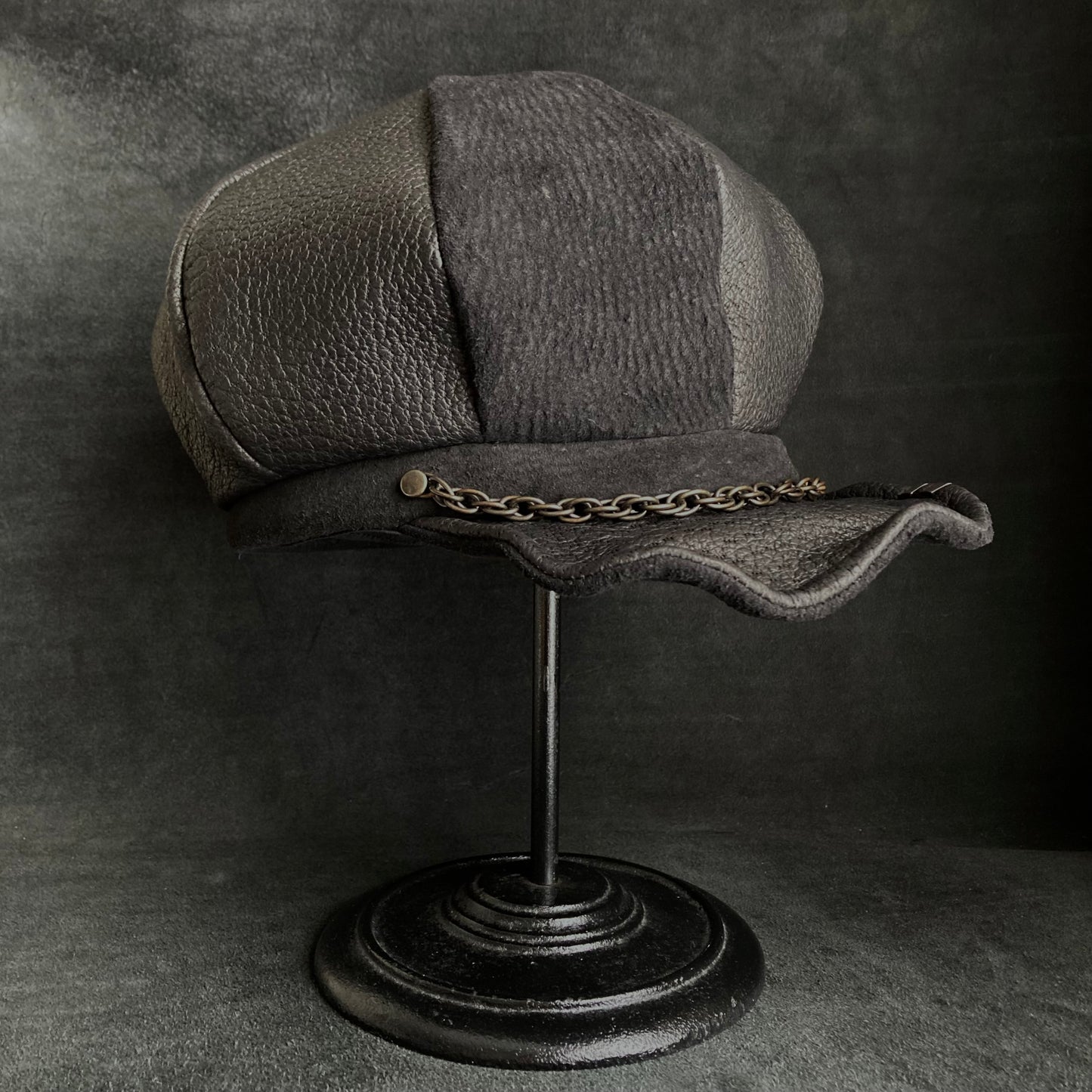 Peccary black mutual leather casquette