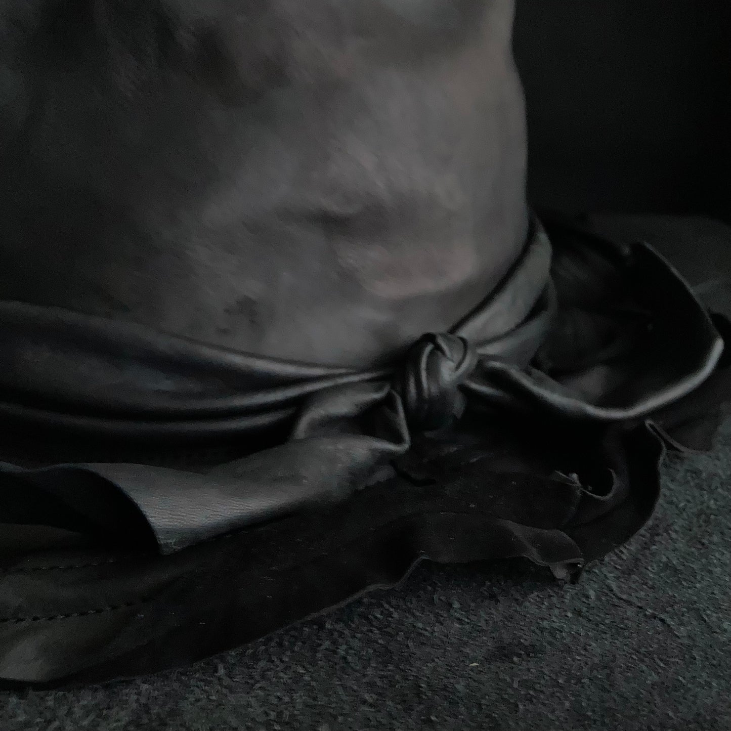 黑色皮质软呢帽